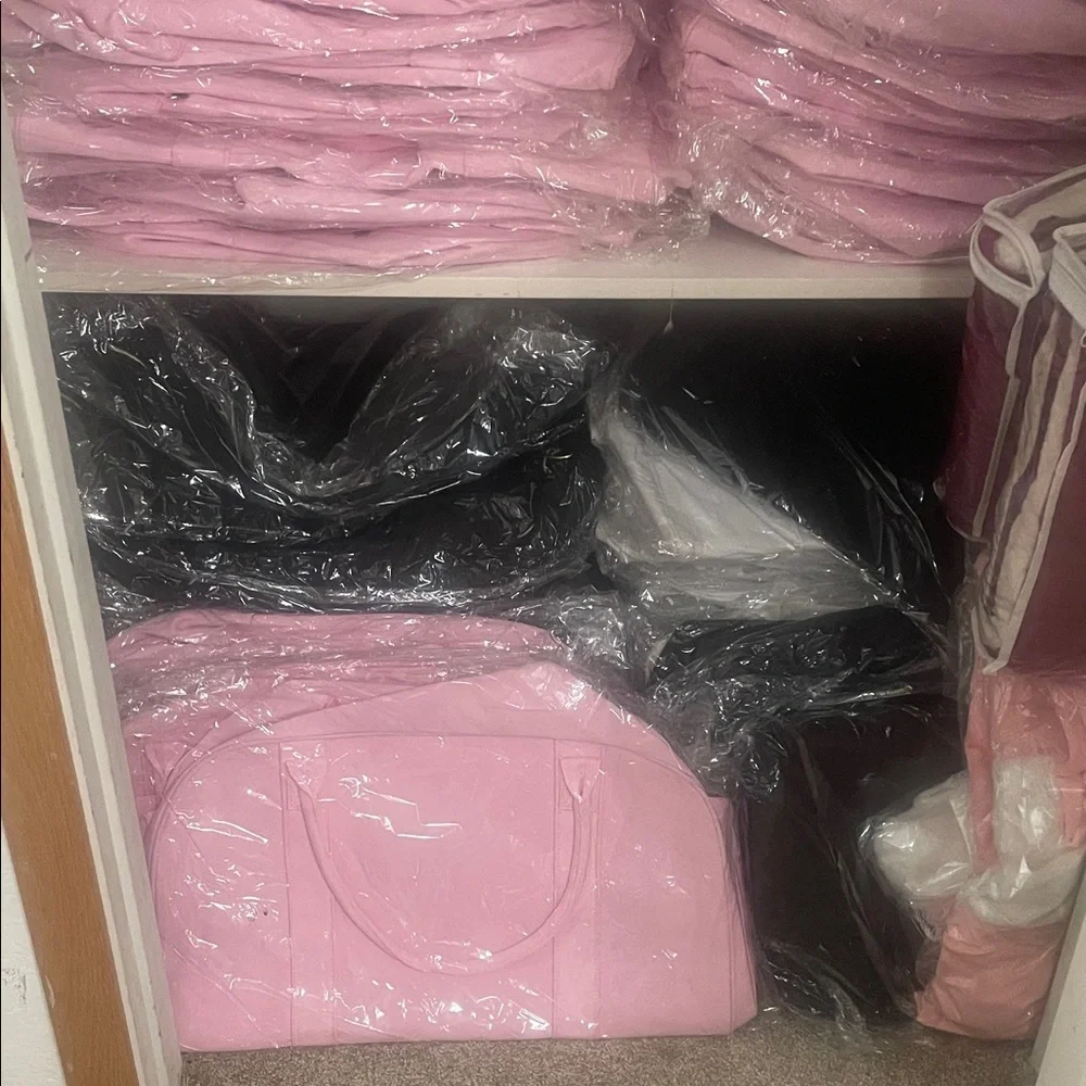 Pink, Black, and white duffle bags perfect to pack for any kind of vacation!